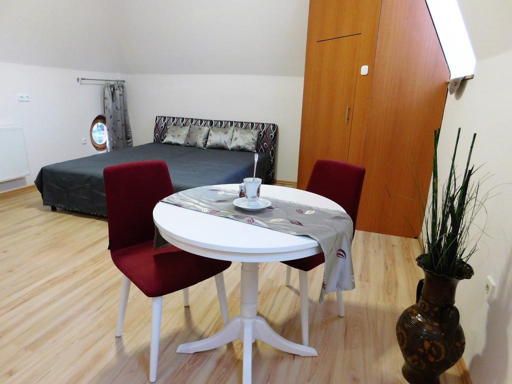 Tulipan Apartman Balatonalmádi Екстериор снимка