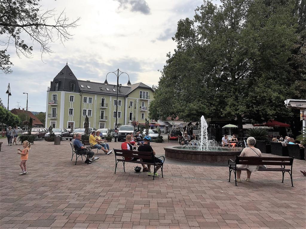 Tulipan Apartman Balatonalmádi Екстериор снимка